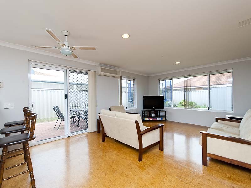 220 Patricia St, Caversham WA 6055