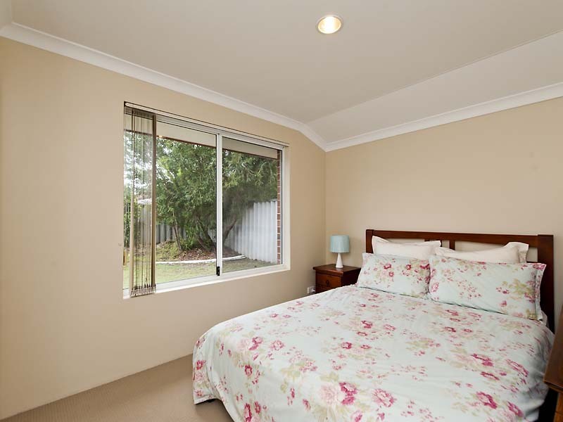 220 Patricia St, Caversham WA 6055