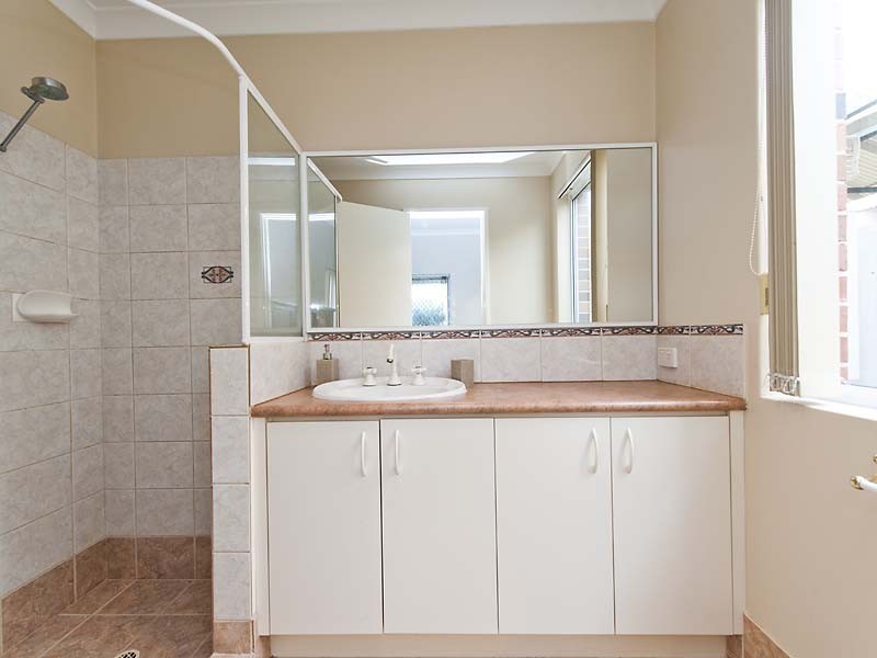 220 Patricia St, Caversham WA 6055