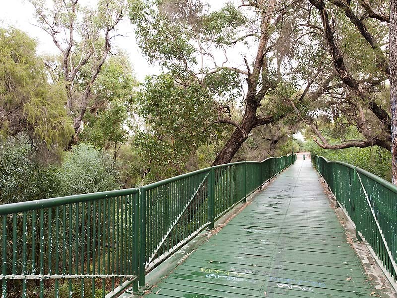 220 Patricia St, Caversham WA 6055