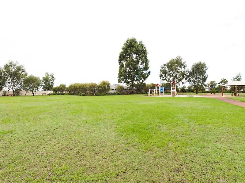 220 Patricia St, Caversham WA 6055