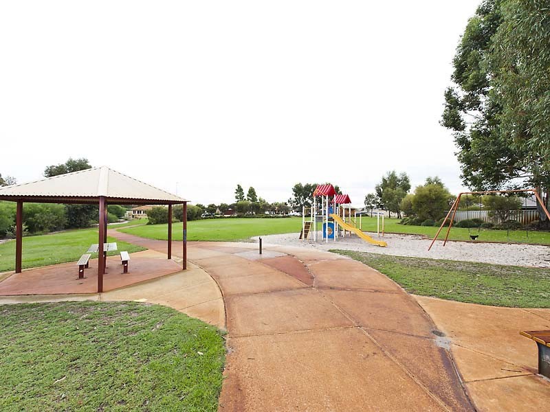 220 Patricia St, Caversham WA 6055