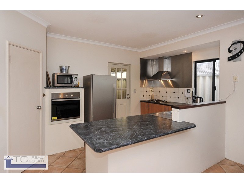 12 Bradford Place, Marangaroo WA 6064