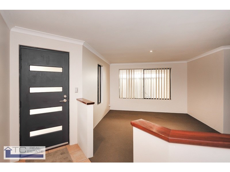 12 Bradford Place, Marangaroo WA 6064