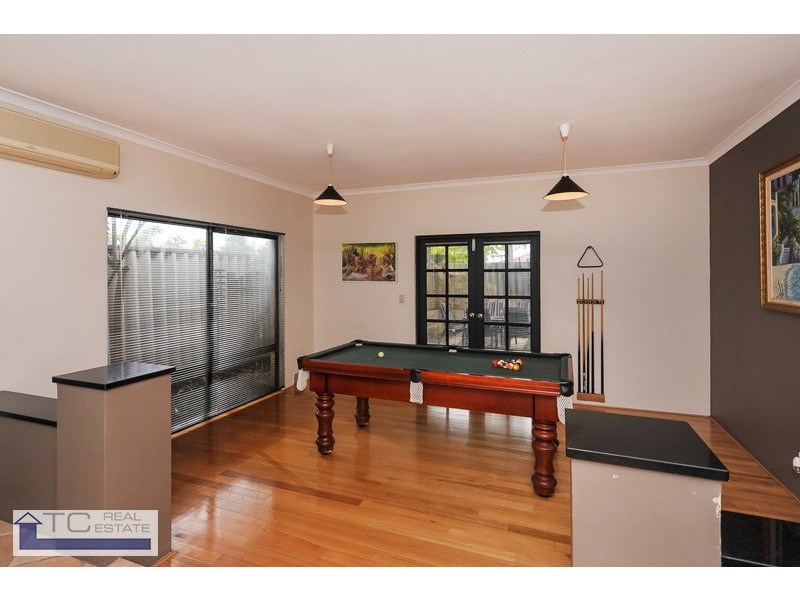 12 Bradford Place, Marangaroo WA 6064