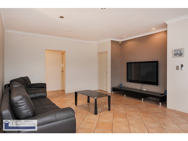 12 Bradford Place, Marangaroo WA 6064