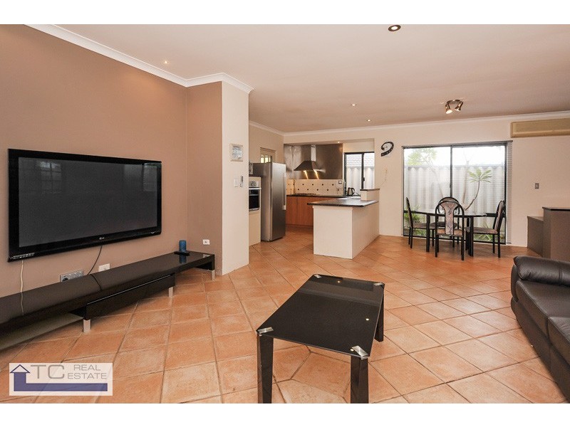 12 Bradford Place, Marangaroo WA 6064