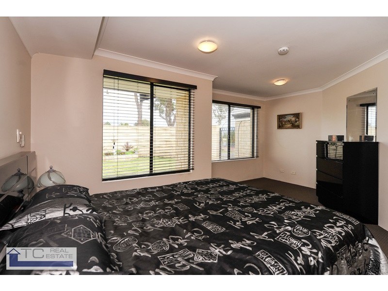 12 Bradford Place, Marangaroo WA 6064