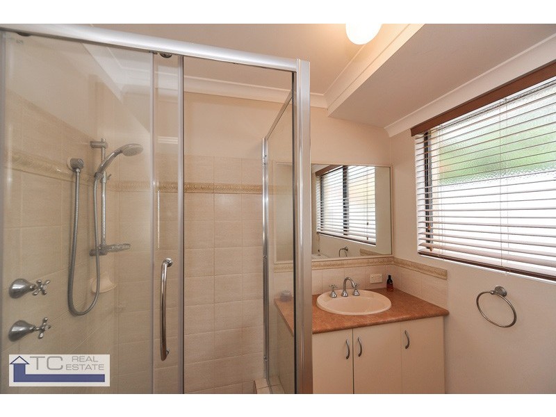 12 Bradford Place, Marangaroo WA 6064