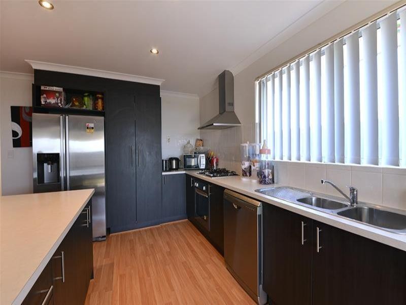 8 Parkinson Road, Banksia Grove WA 6031