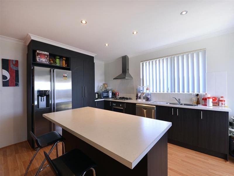 8 Parkinson Road, Banksia Grove WA 6031