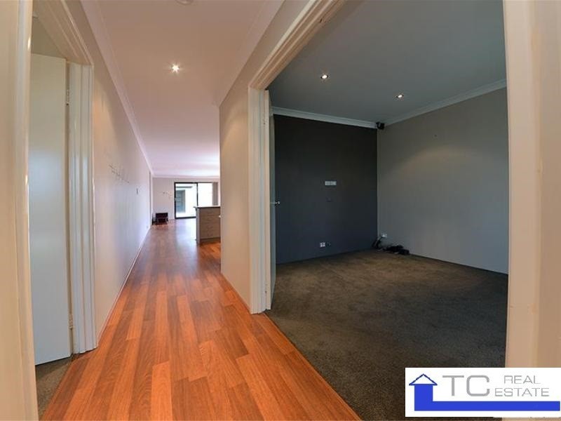 18 Bauer Cir, Banksia Grove WA 6031