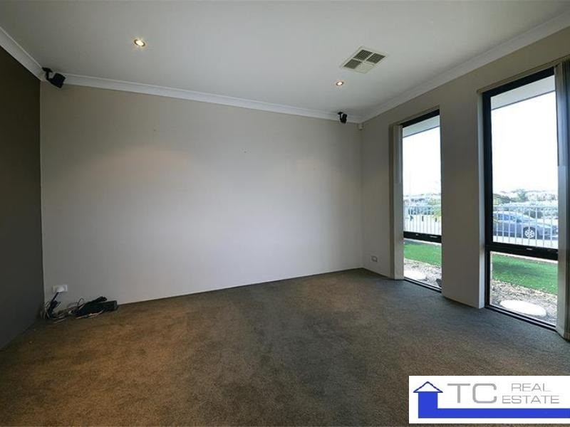 18 Bauer Cir, Banksia Grove WA 6031