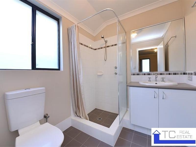 18 Bauer Cir, Banksia Grove WA 6031