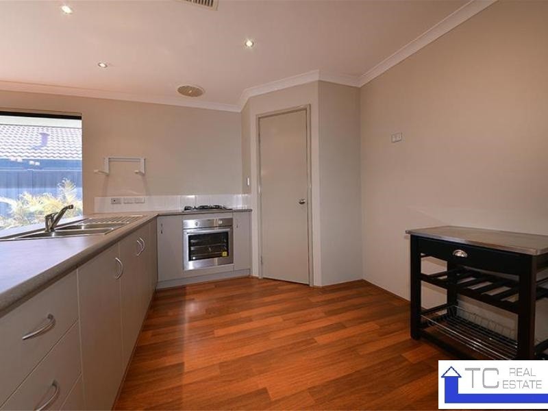 18 Bauer Cir, Banksia Grove WA 6031