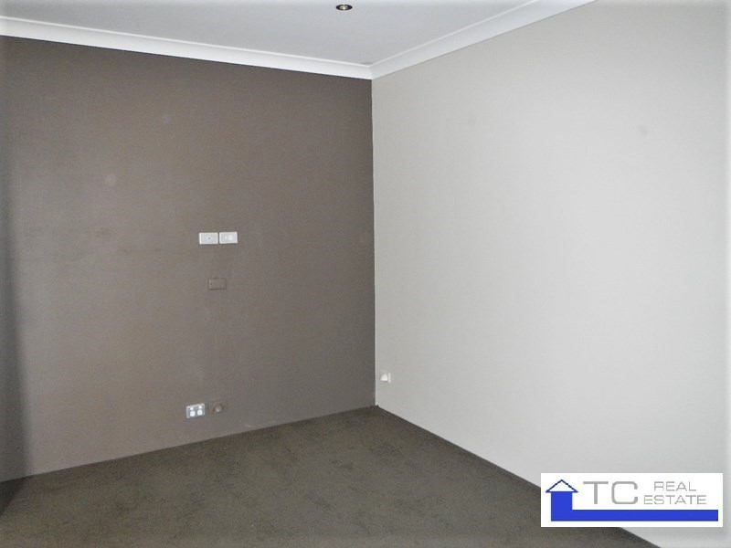 18 Bauer Cir, Banksia Grove WA 6031