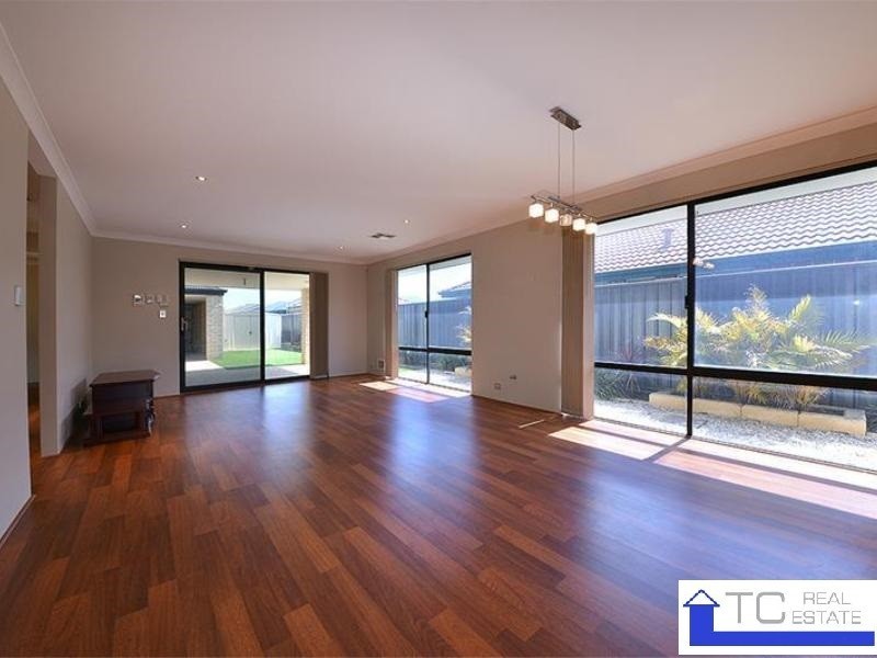 18 Bauer Cir, Banksia Grove WA 6031