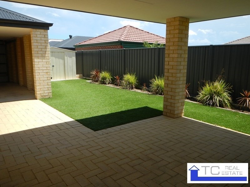 18 Bauer Cir, Banksia Grove WA 6031