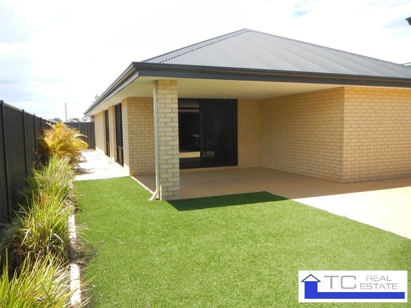 18 Bauer Cir, Banksia Grove WA 6031