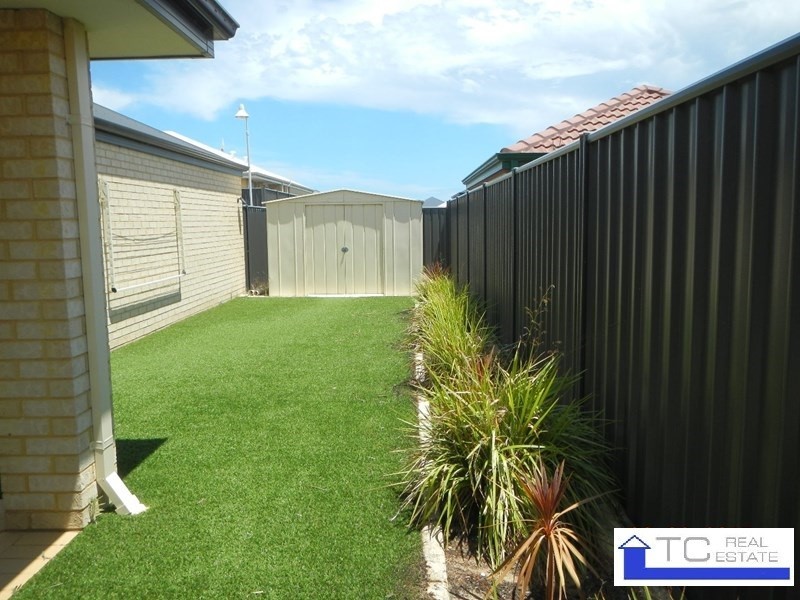 18 Bauer Cir, Banksia Grove WA 6031