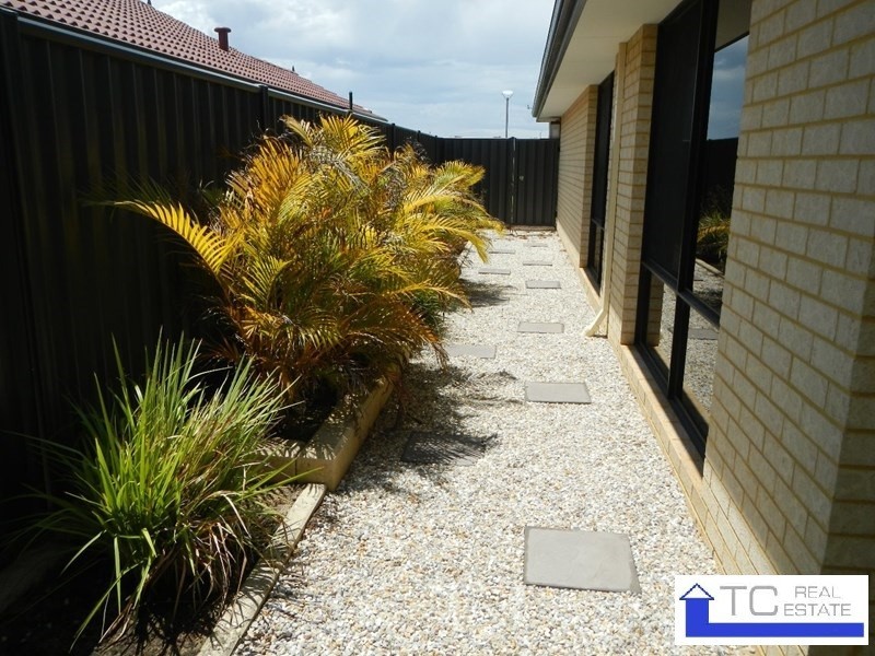 18 Bauer Cir, Banksia Grove WA 6031