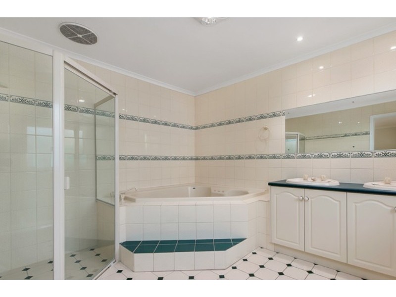 16 Carlislie Court, Hallett Cove SA 5158