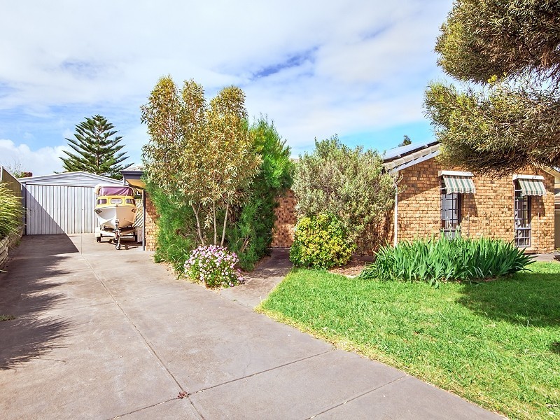 33 ROGANA CRESCENT, Hallett Cove SA 5158