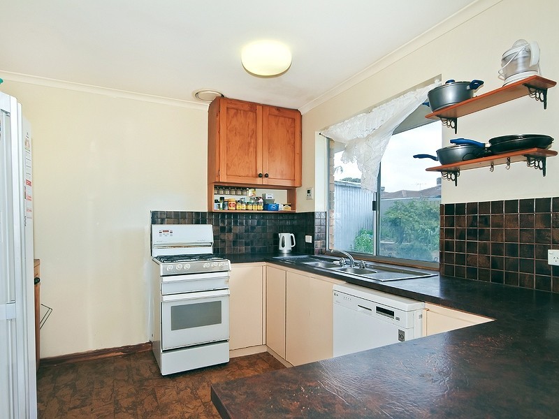33 ROGANA CRESCENT, Hallett Cove SA 5158