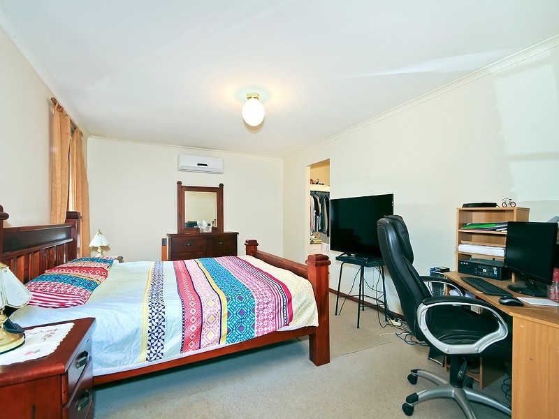 33 ROGANA CRESCENT, Hallett Cove SA 5158