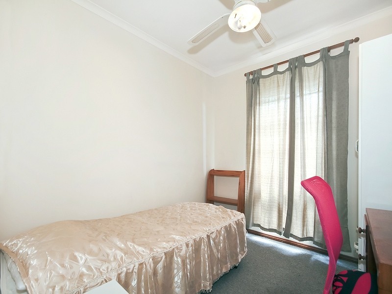 33 ROGANA CRESCENT, Hallett Cove SA 5158