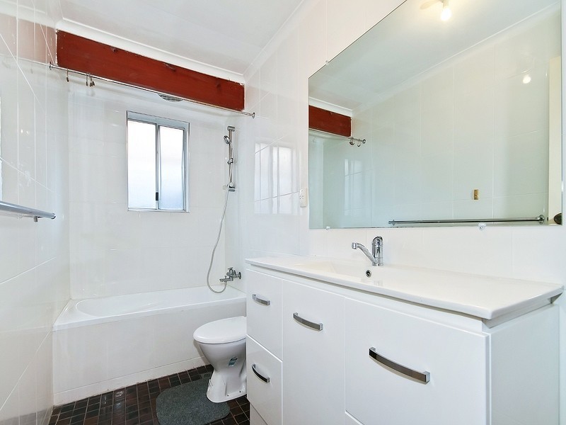 33 ROGANA CRESCENT, Hallett Cove SA 5158