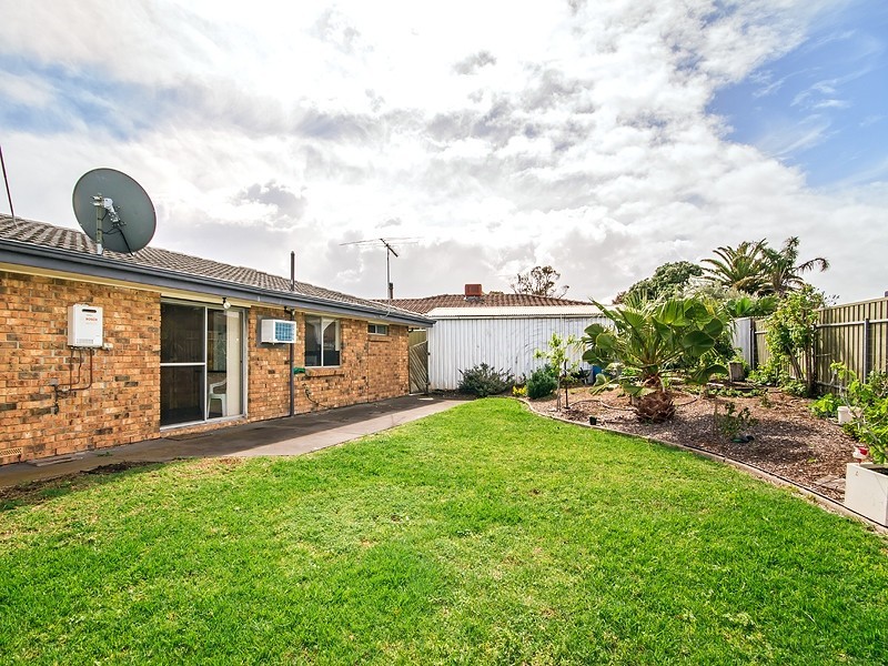33 ROGANA CRESCENT, Hallett Cove SA 5158