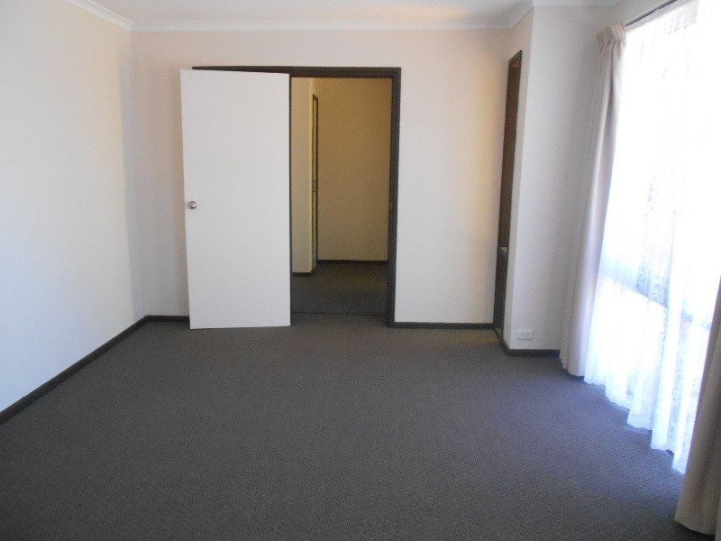 5 DOBELL COURT, Trott Park SA 5158