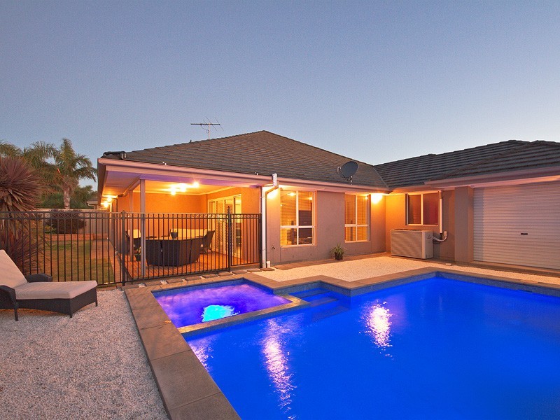 3 Carlisle Court, Hallett Cove SA 5158