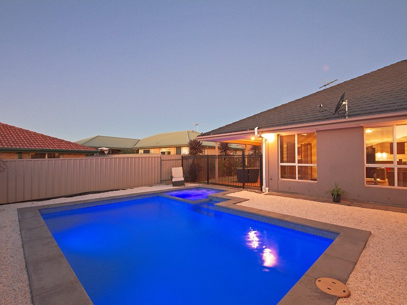3 Carlisle Court, Hallett Cove SA 5158