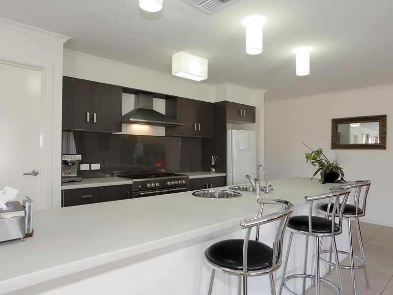 2 MERCHANT COURT, Seaford Meadows SA 5169