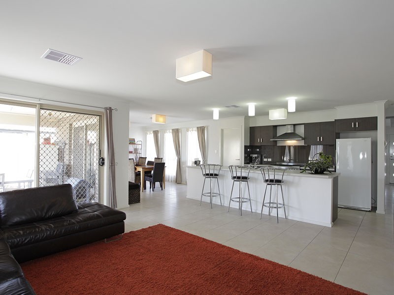 2 MERCHANT COURT, Seaford Meadows SA 5169