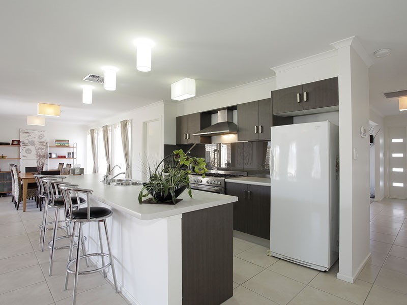 2 MERCHANT COURT, Seaford Meadows SA 5169