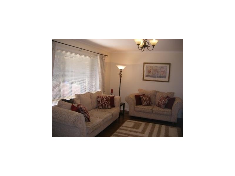 33 Coorabie Crescent, Hallett Cove SA 5158