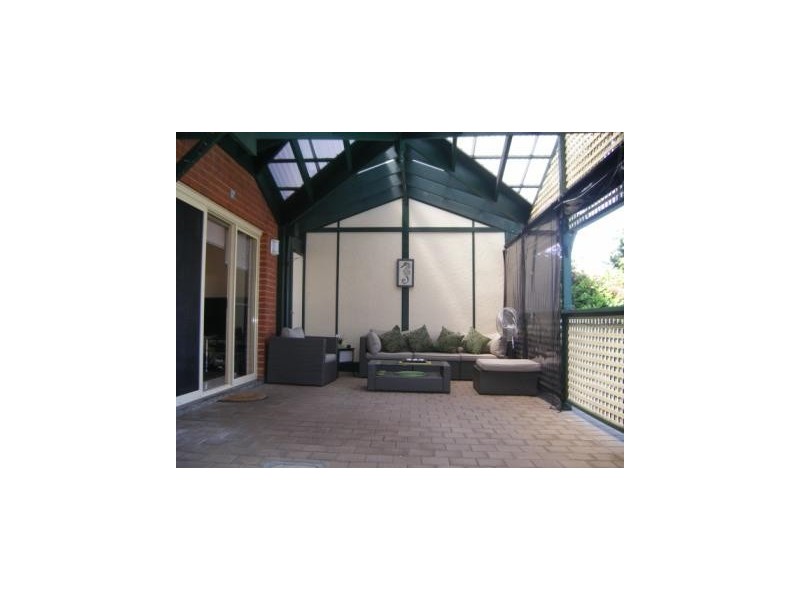 33 Coorabie Crescent, Hallett Cove SA 5158