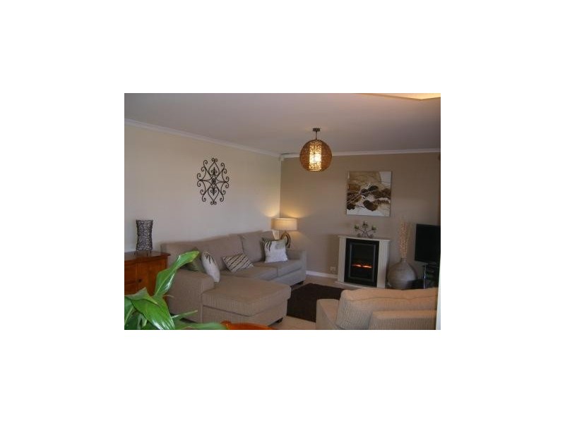 33 Coorabie Crescent, Hallett Cove SA 5158