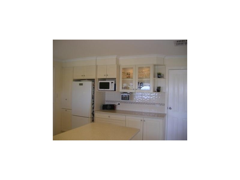 33 Coorabie Crescent, Hallett Cove SA 5158