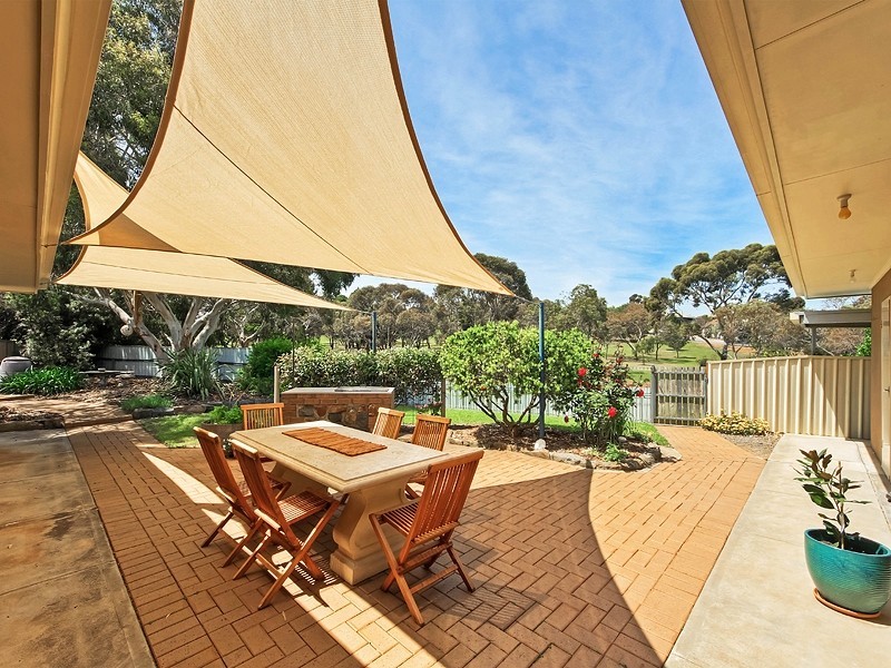 12 Hedgerow Crescent, Hallett Cove SA 5158