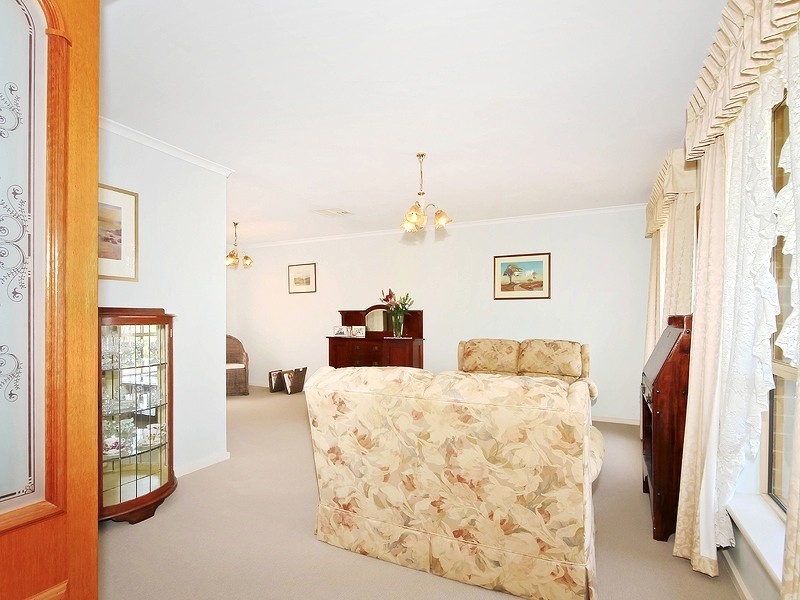 12 Hedgerow Crescent, Hallett Cove SA 5158