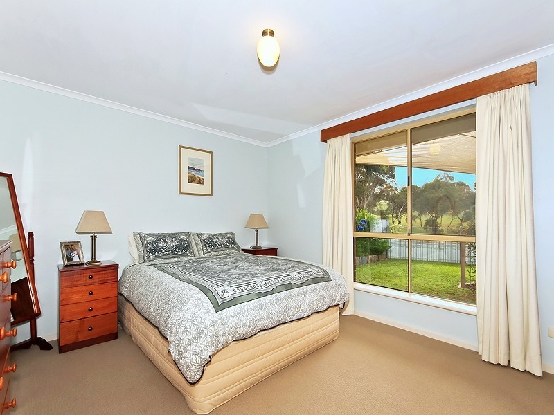 12 Hedgerow Crescent, Hallett Cove SA 5158