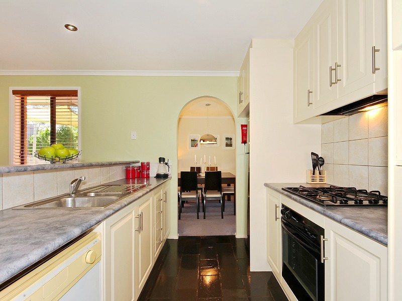 11 Lyons Cct, Trott Park SA 5158