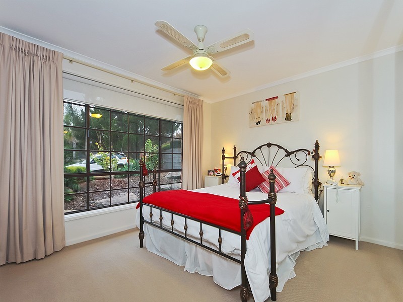 44 Oakvale Way, Hallett Cove SA 5158
