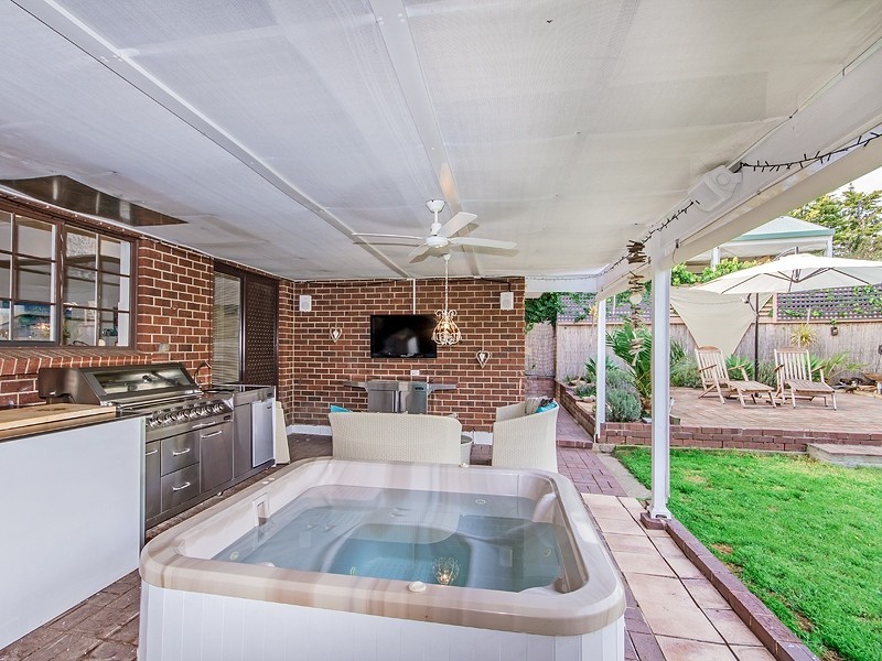 25 Caprice Street, Hallett Cove SA 5158