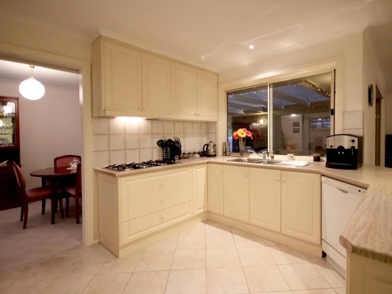 13 Dutchman Drive, Hallett Cove SA 5158