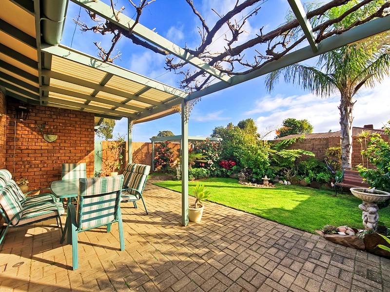 8 Lerunna Avenue, Hallett Cove SA 5158